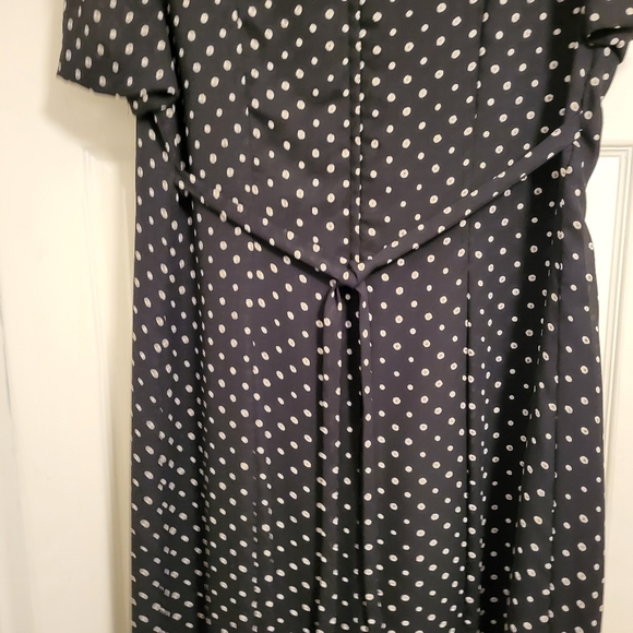 Cynthia Howie dress, pleated front size 8. - Picture 4 of 5